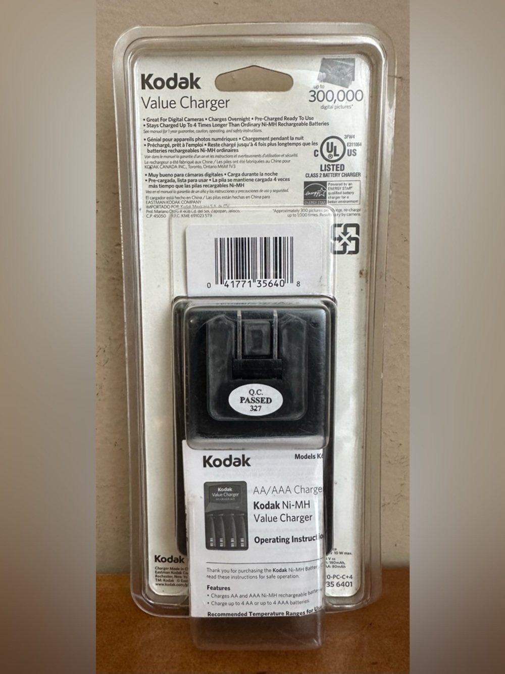 Kodak K620-PC AA or AAA Size Battery Compact Lightweight NiMH Value Charger - Picture 2 of 2